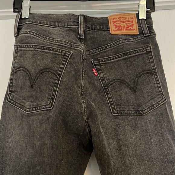 Levi’s Wedgie Skinny - Picture 2 of 4